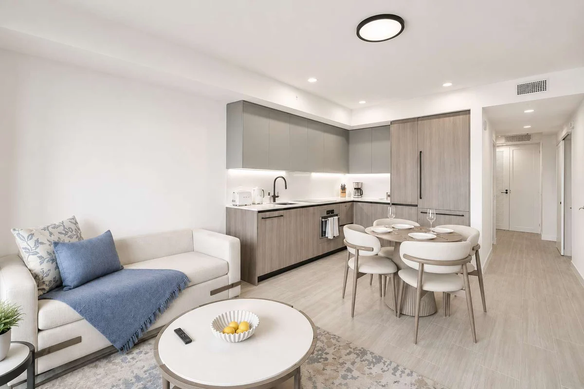 Condo in Miami Beach property photo 2