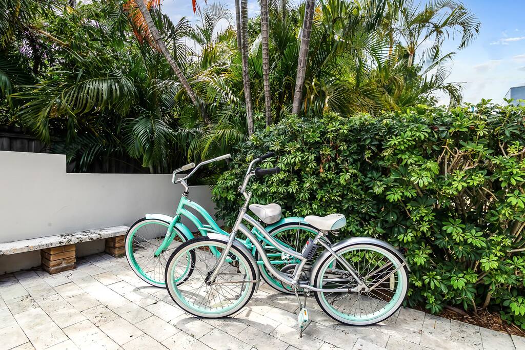 Home in Fort Lauderdale property photo 5