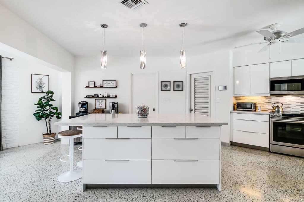 Home in Fort Lauderdale property photo 2