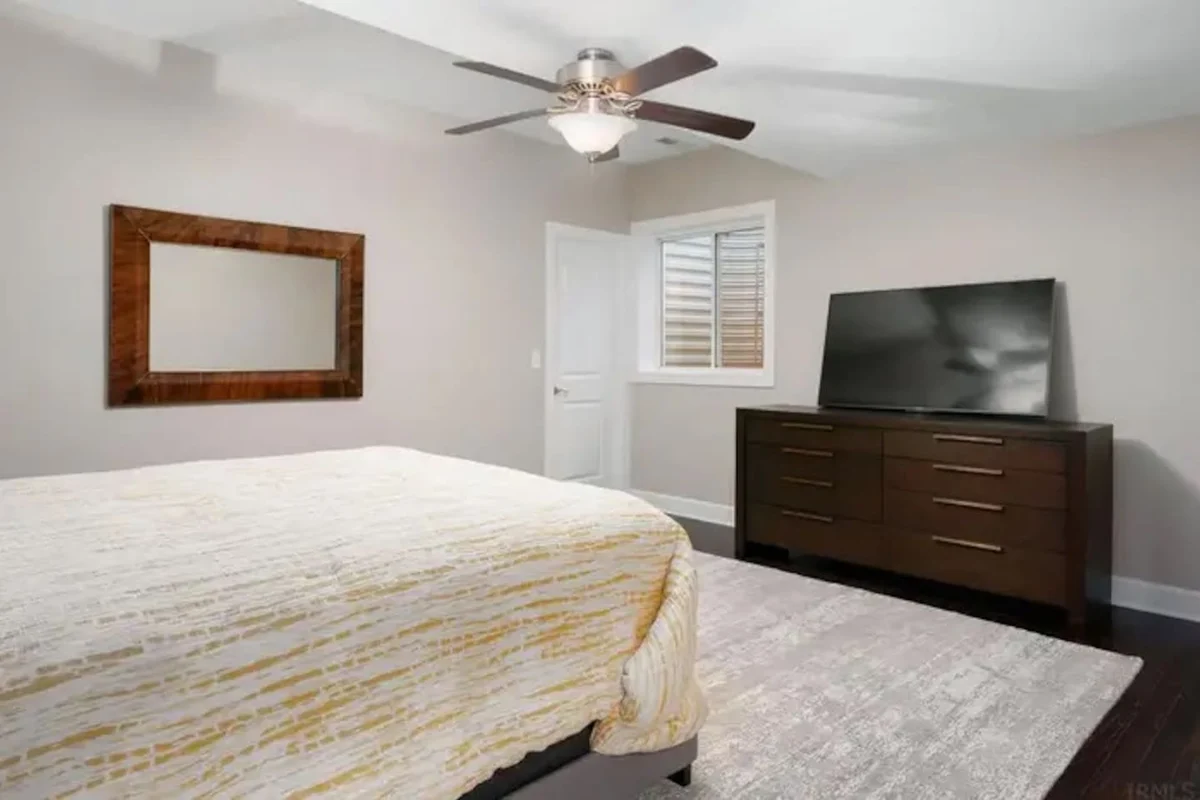 Bedroom 1 image 1