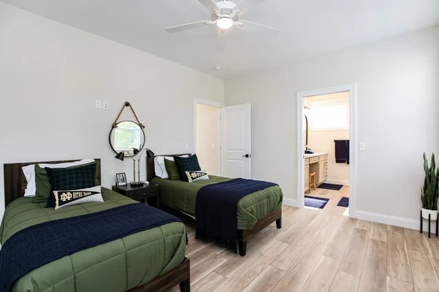 Bedroom 8 image 1