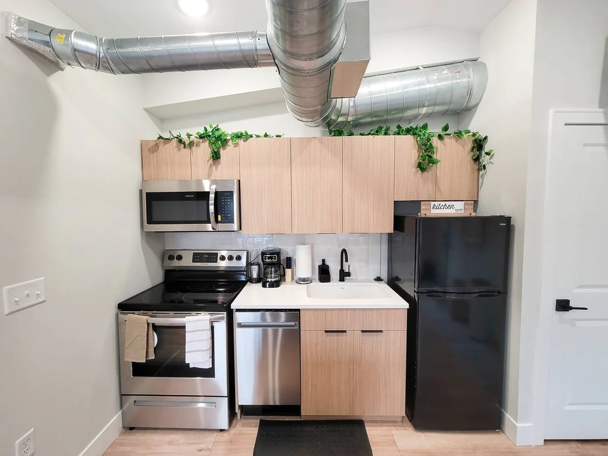 OTR by TQL+Studio+Queen Bed+50in Smart TV+Wifi property photo 4