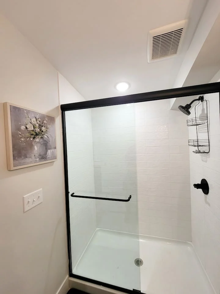OTR by TQL+Studio+Queen Bed+50in Smart TV+Wifi property photo 5