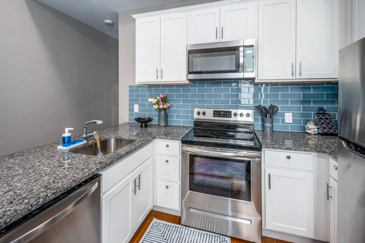 Urban OTR off Vine+2 Queen Beds+Sleep 5ppl+1st Fl property photo 3