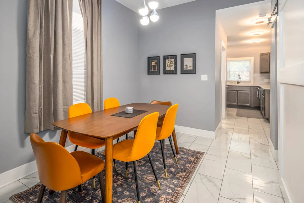 Walnut Hills+Mins to UC+King Beds+Smart TVs+1st Fl property photo 3