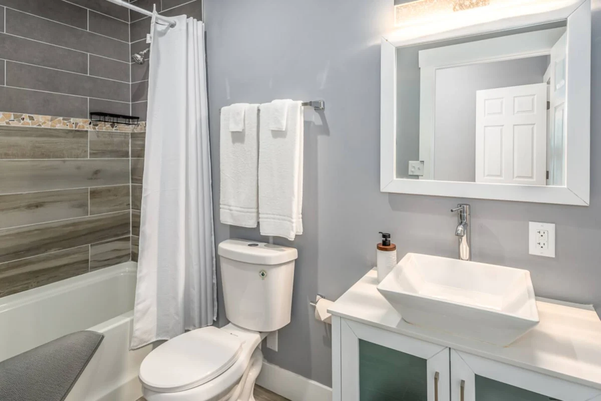 Walnut Hills+Mins to UC+King Beds+Smart TVs+1st Fl property photo 5