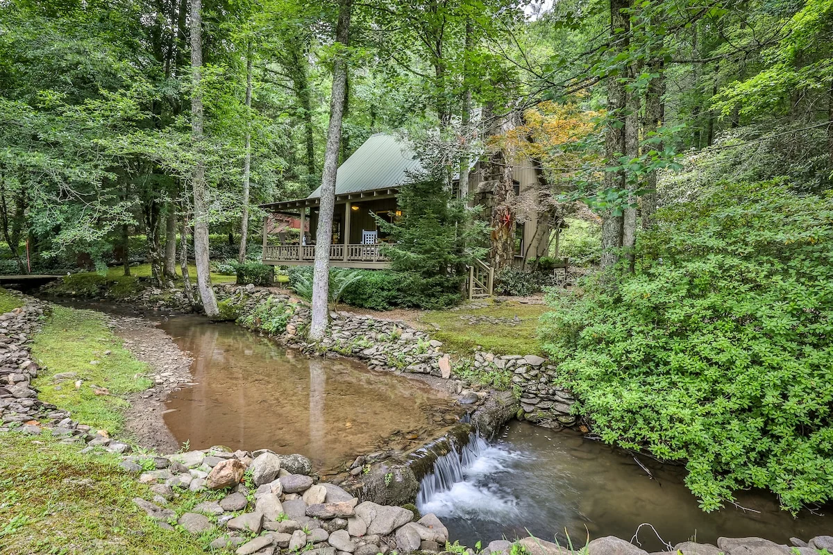 Creekside Fairytale Cabin by Mountain Oasis | Bear Creek Trail – 2