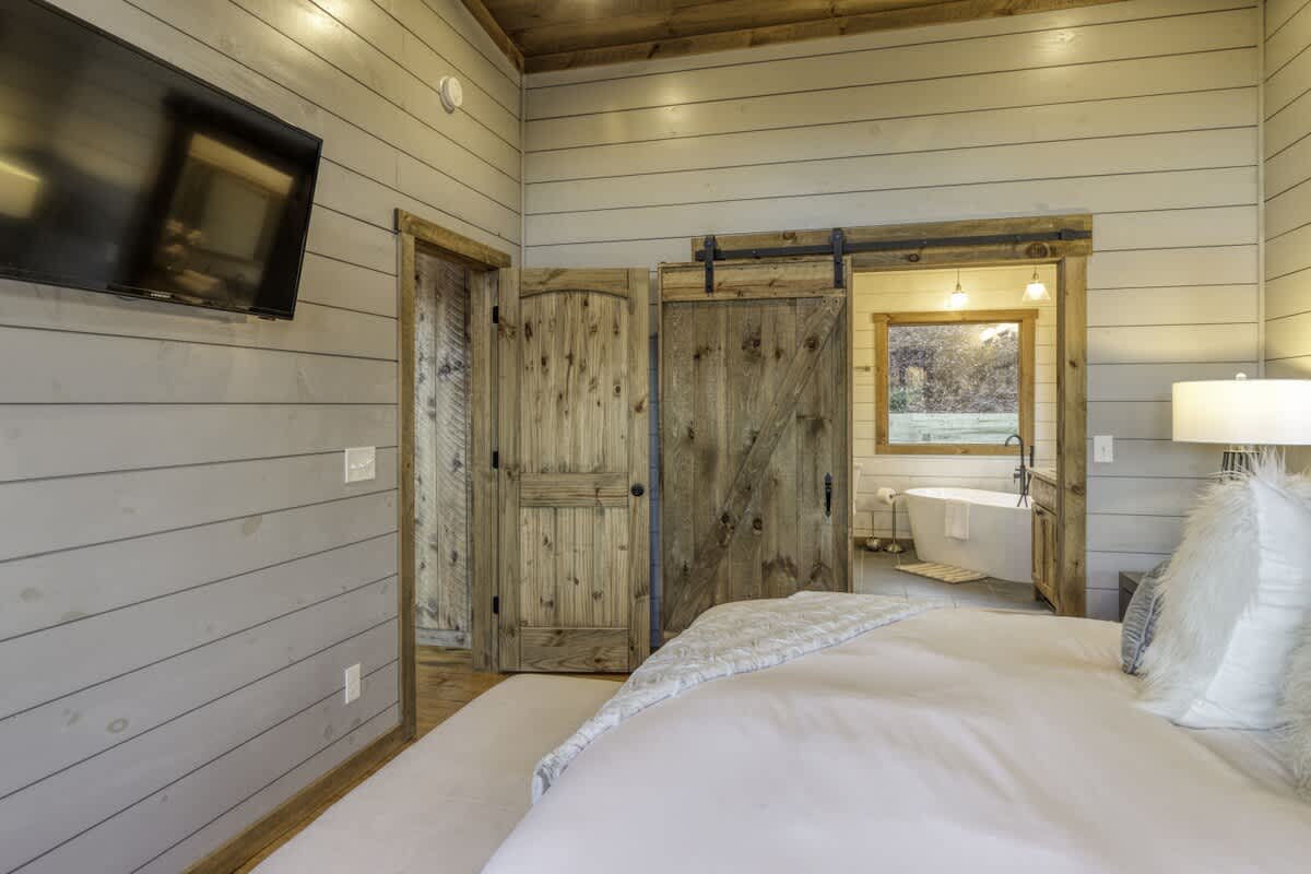 Bedroom 3 image 1