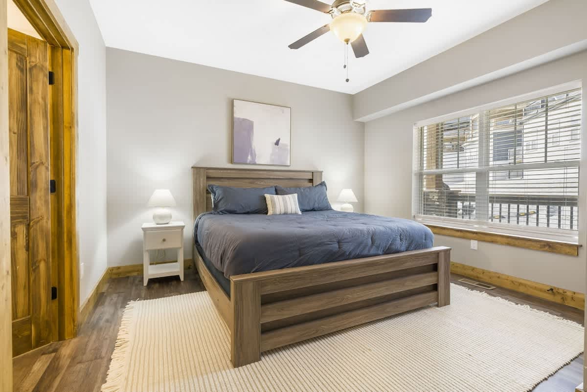 Bedroom 6 image 1
