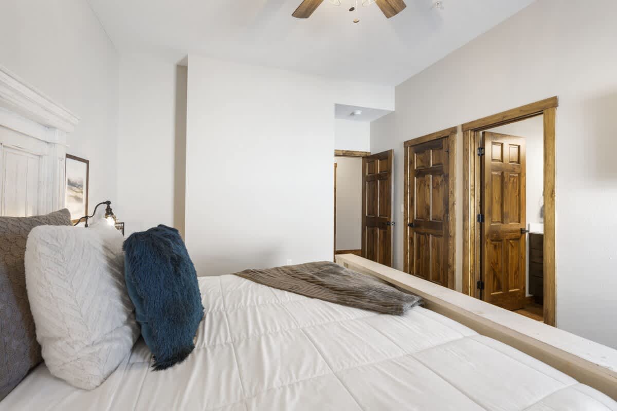 Bedroom 1 image 1