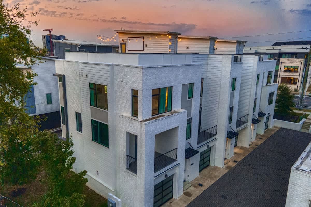 Gulch Walkable 3BR w/ Roof Deck & Skyline View #20