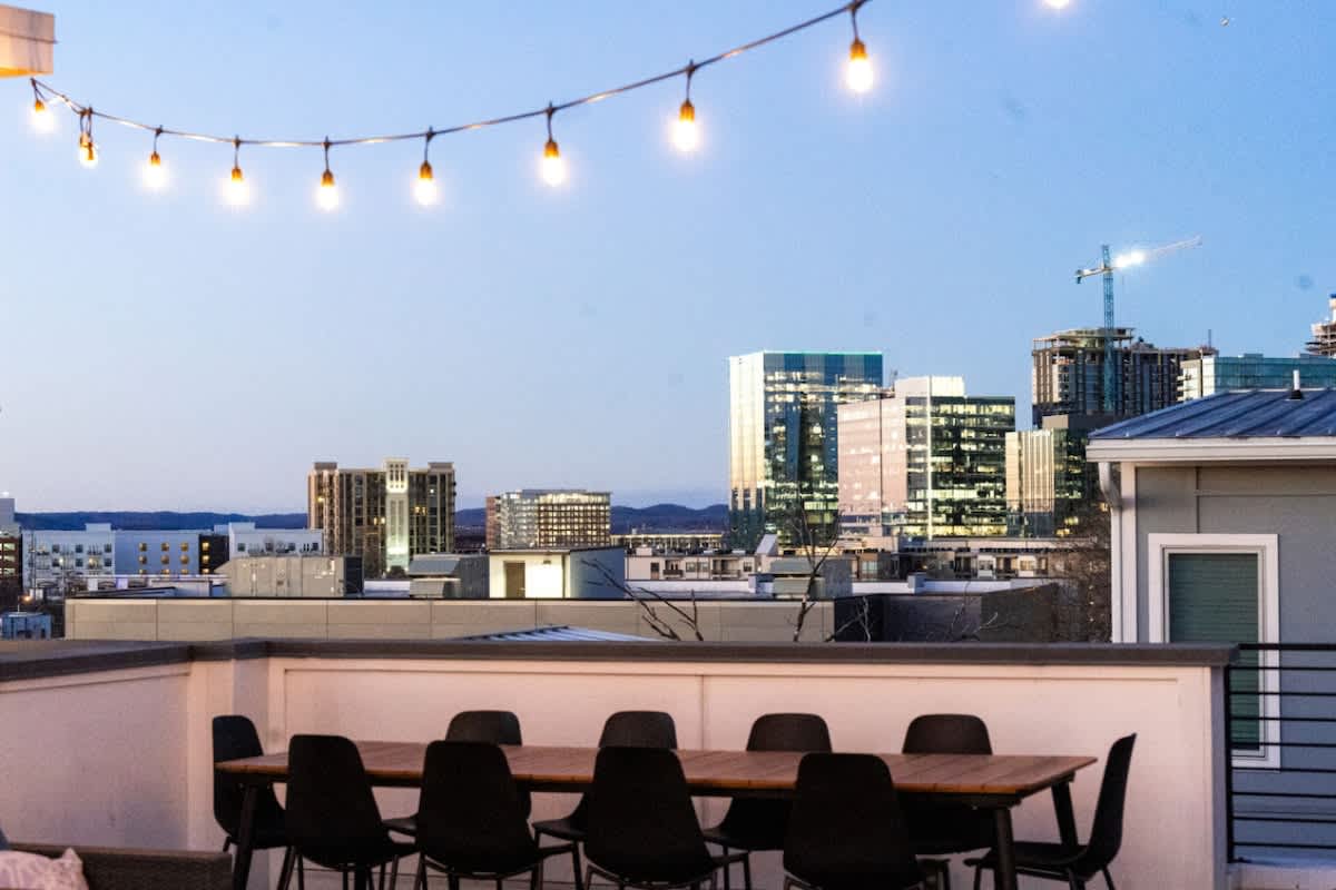 Gulch Walkable 3BR w/ Roof Deck & Skyline View #17