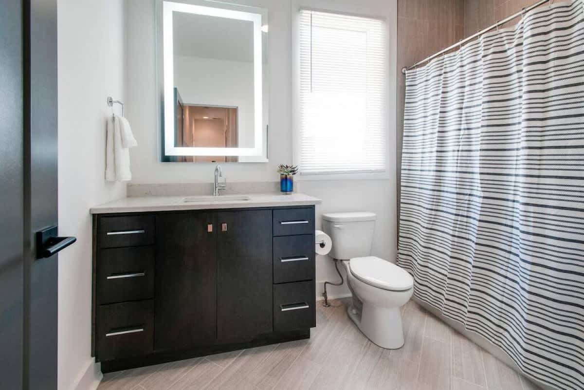 Gulch Walkable 3BR w/ Roof Deck & Skyline View #6