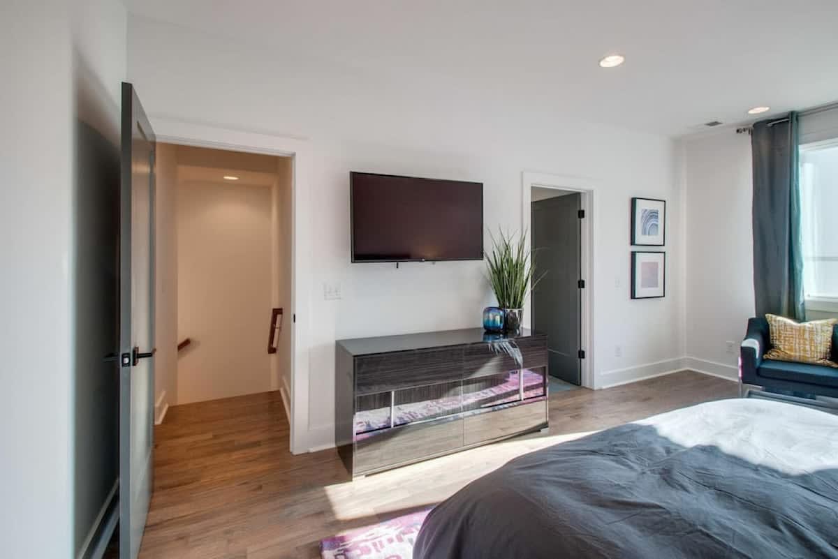 Gulch Walkable 3BR w/ Roof Deck & Skyline View #14