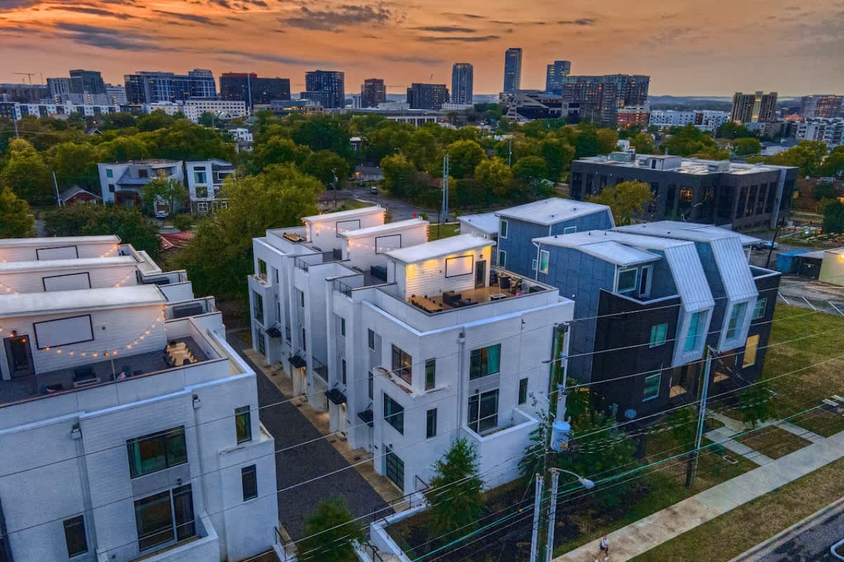 Gulch Walkable 3BR w/ Roof Deck & Skyline View #21