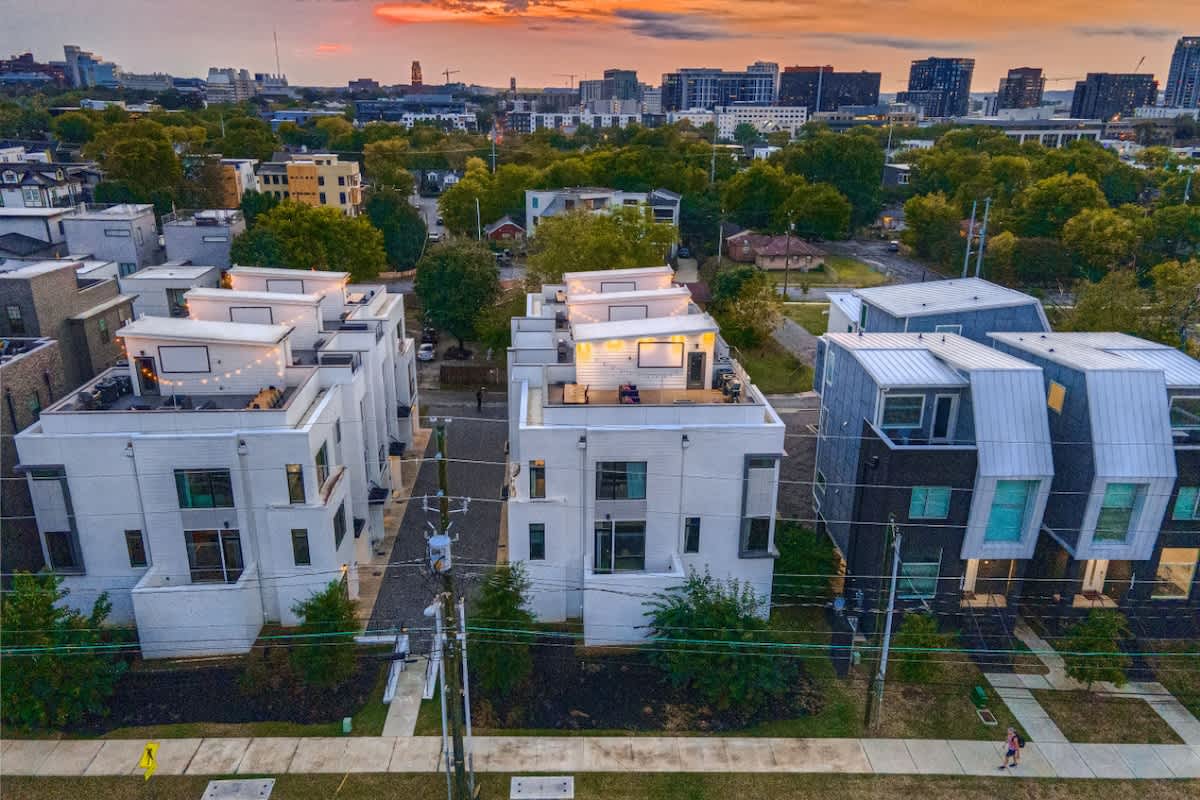 Gulch Walkable 3BR w/ Roof Deck & Skyline View #23