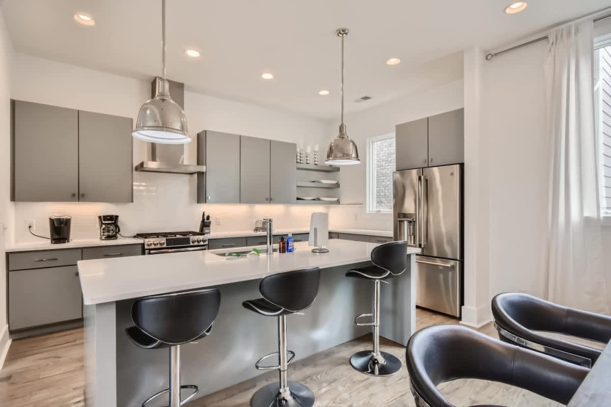 Gulch Walkable 3BR w/ Roof Deck & Skyline View #5