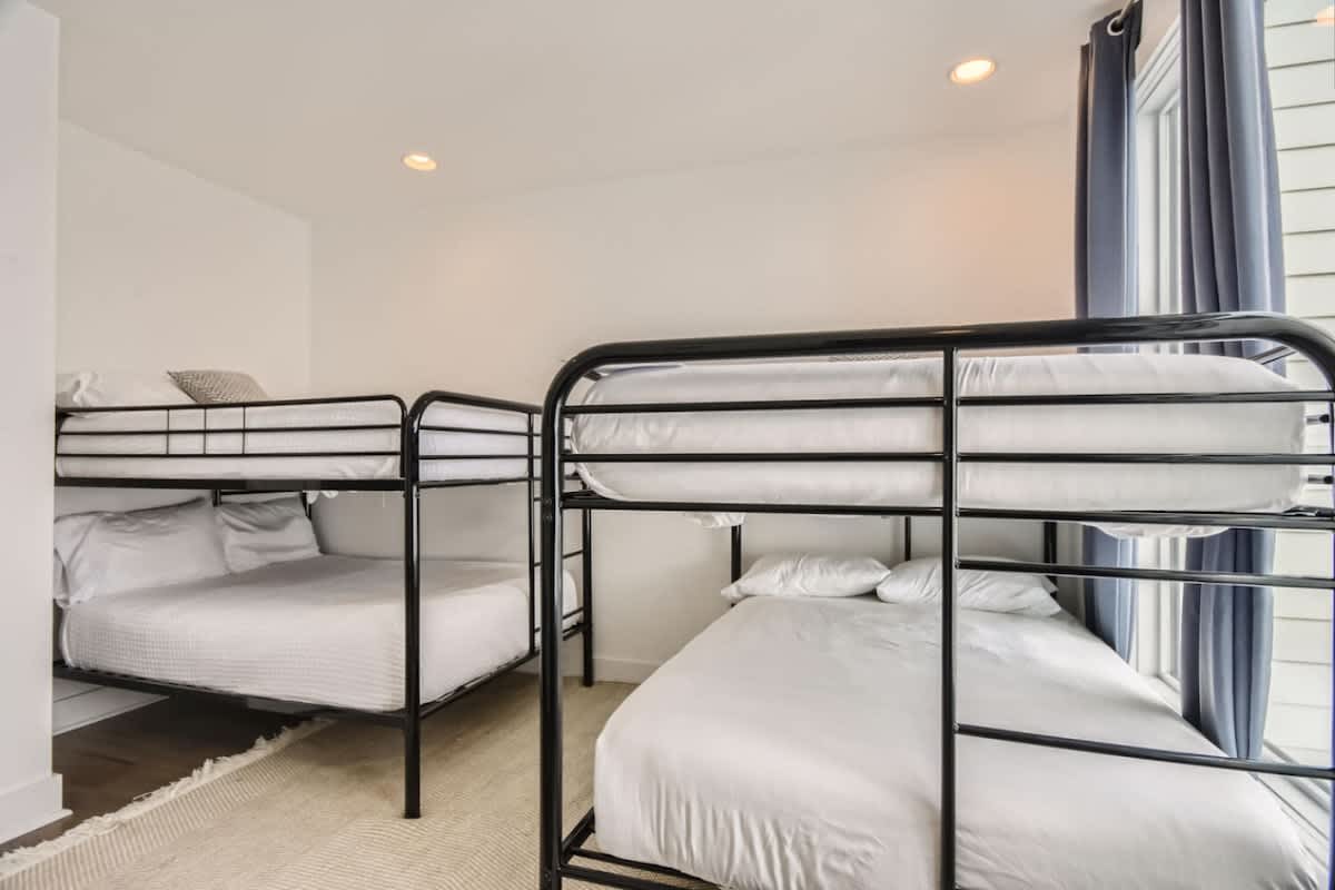 Gulch Walkable 3BR w/ Roof Deck & Skyline View #13