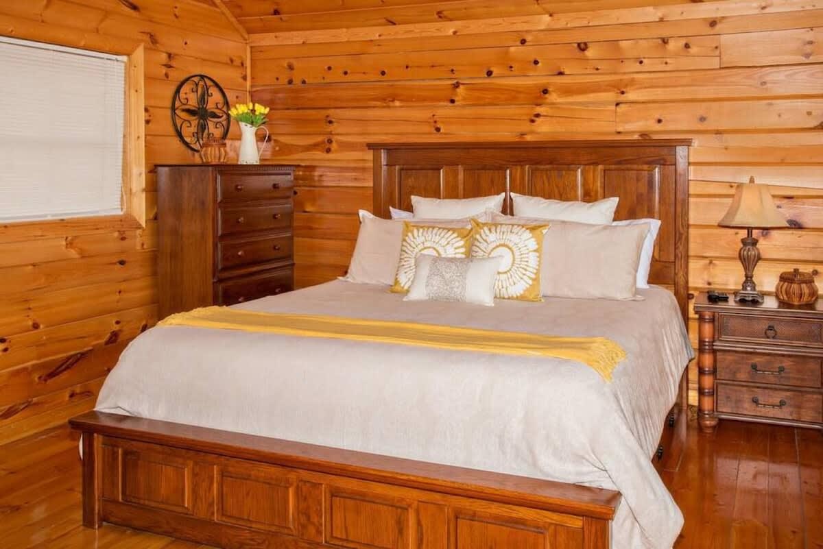 Bedroom 1 image 1