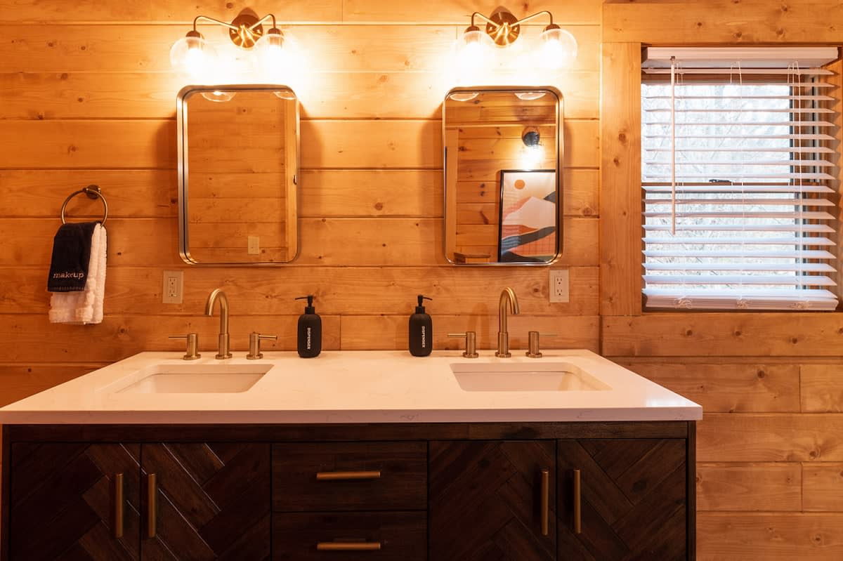 Chic Cabin w/ Fast WiFi & Fire Pit near Fun #29