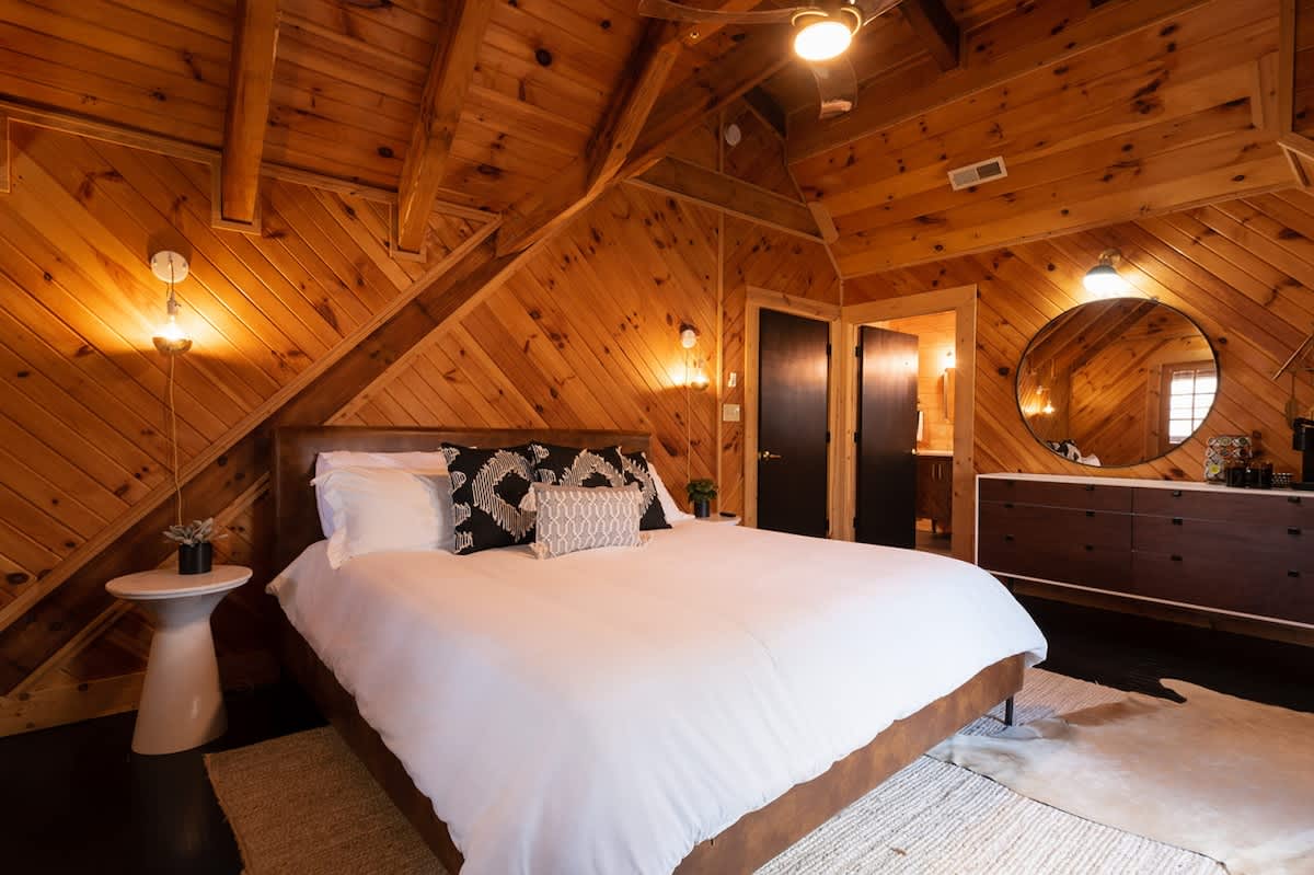 Chic Cabin w/ Fast WiFi & Fire Pit near Fun #9