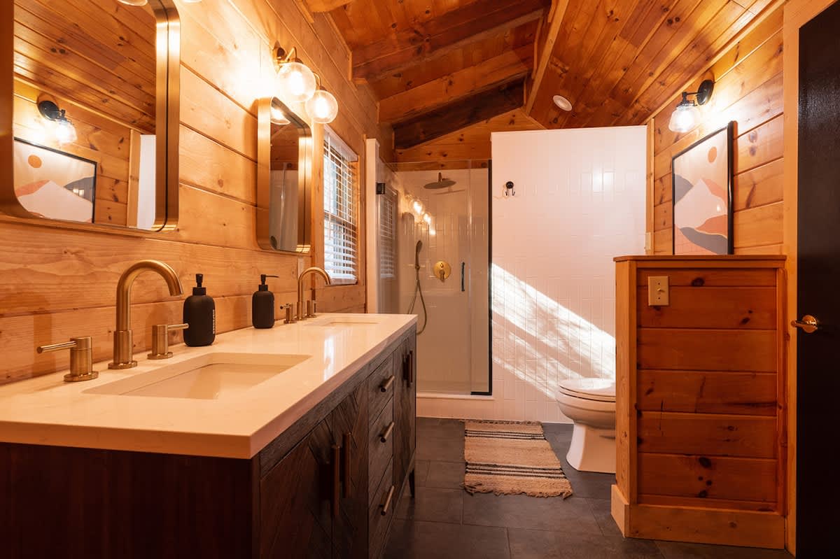 Chic Cabin w/ Fast WiFi & Fire Pit near Fun #18
