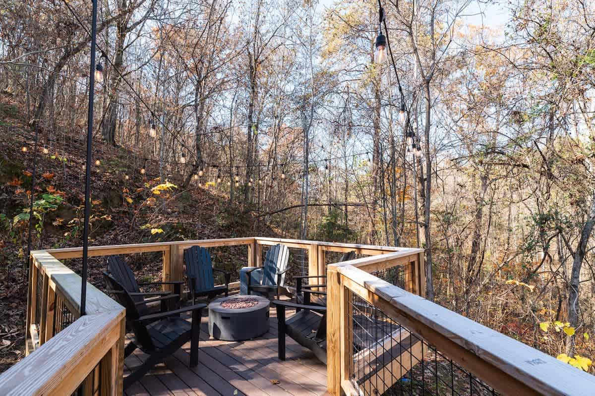 Chic Cabin w/ Fast WiFi & Fire Pit near Fun #43