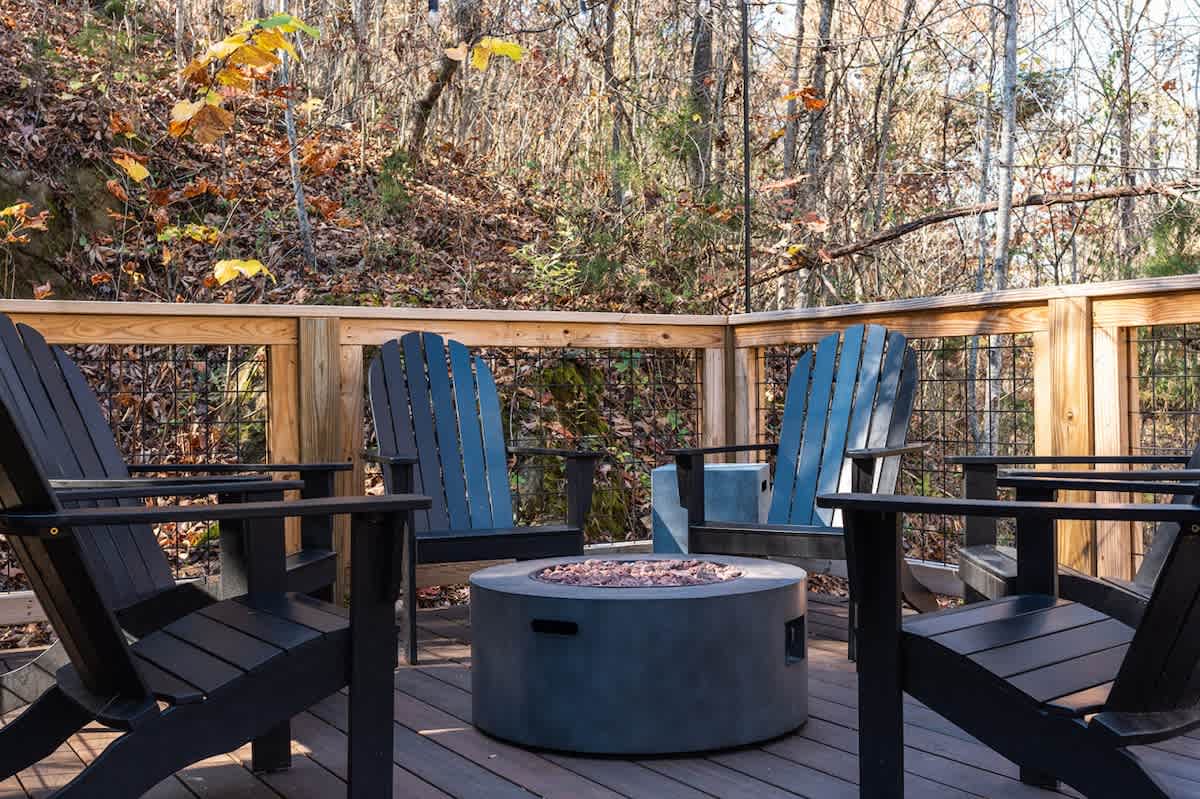 Chic Cabin w/ Fast WiFi & Fire Pit near Fun #37