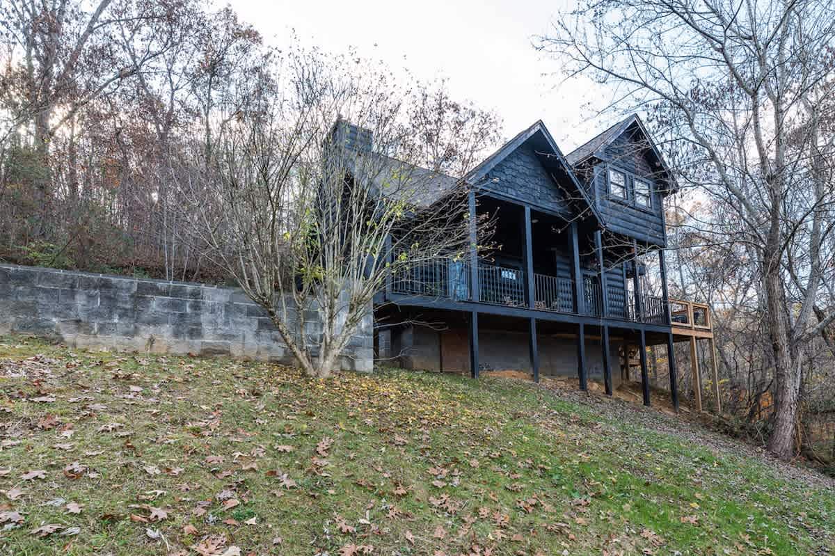 Chic Cabin w/ Fast WiFi & Fire Pit near Fun #17