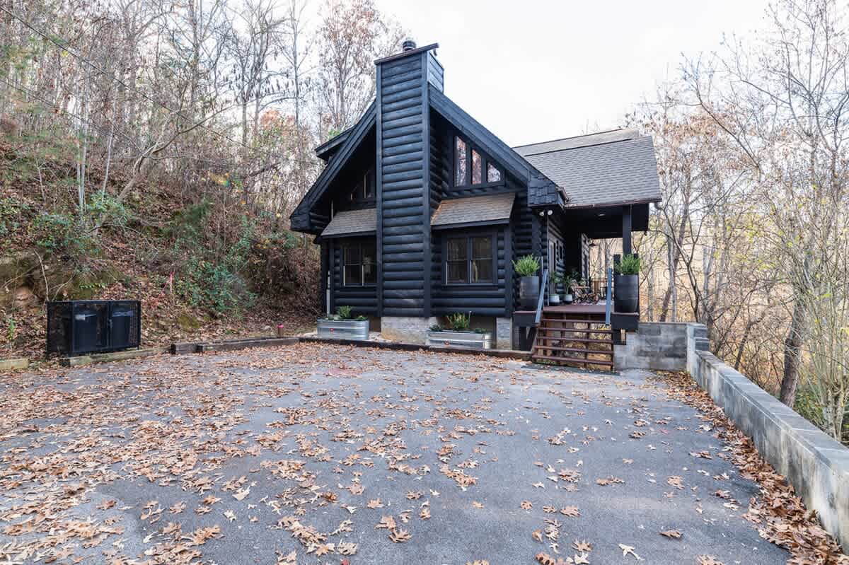 Chic Cabin w/ Fast WiFi & Fire Pit near Fun #48