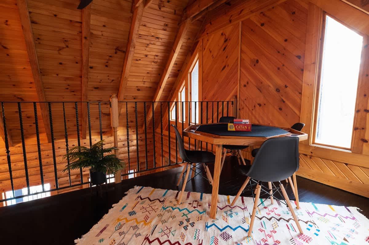 Chic Cabin w/ Fast WiFi & Fire Pit near Fun #25