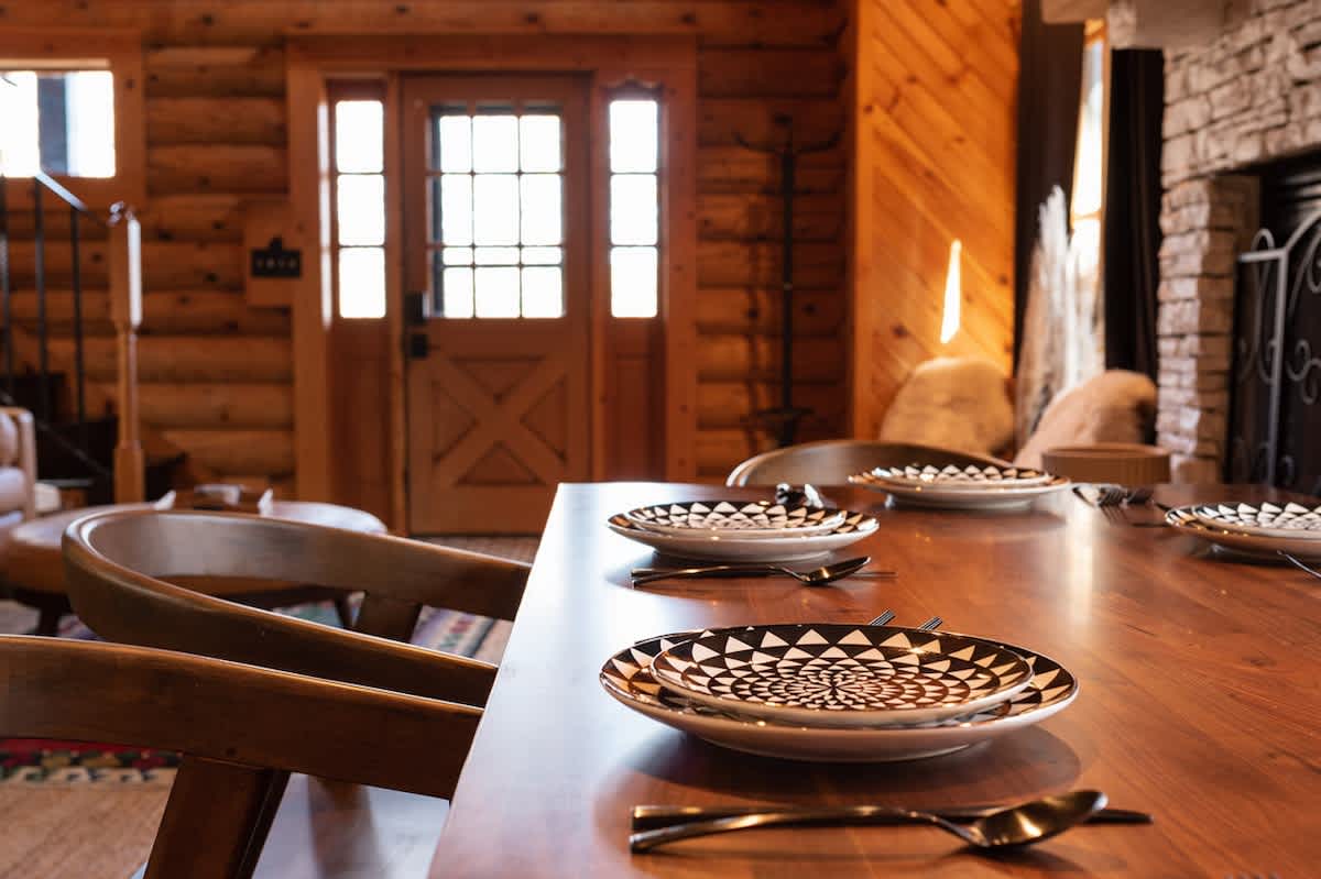 Chic Cabin w/ Fast WiFi & Fire Pit near Fun #22