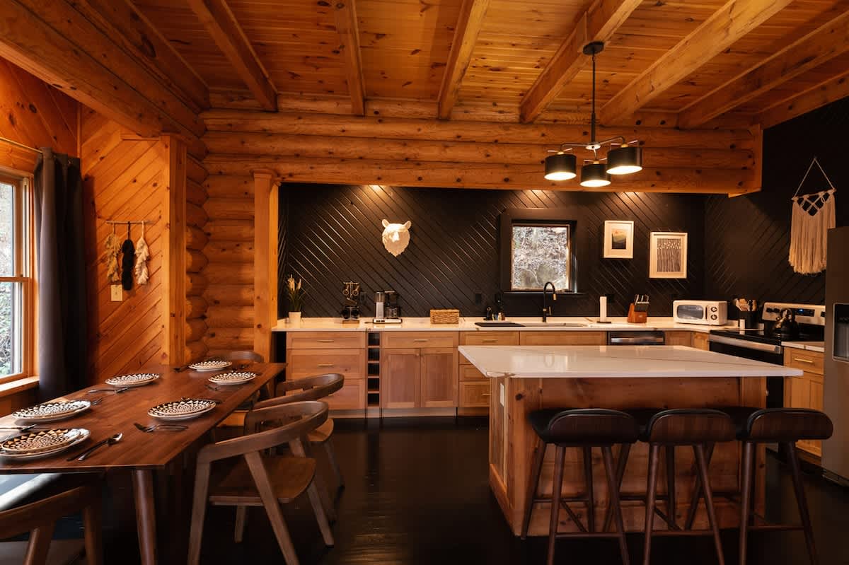 Chic Cabin w/ Fast WiFi & Fire Pit near Fun #38
