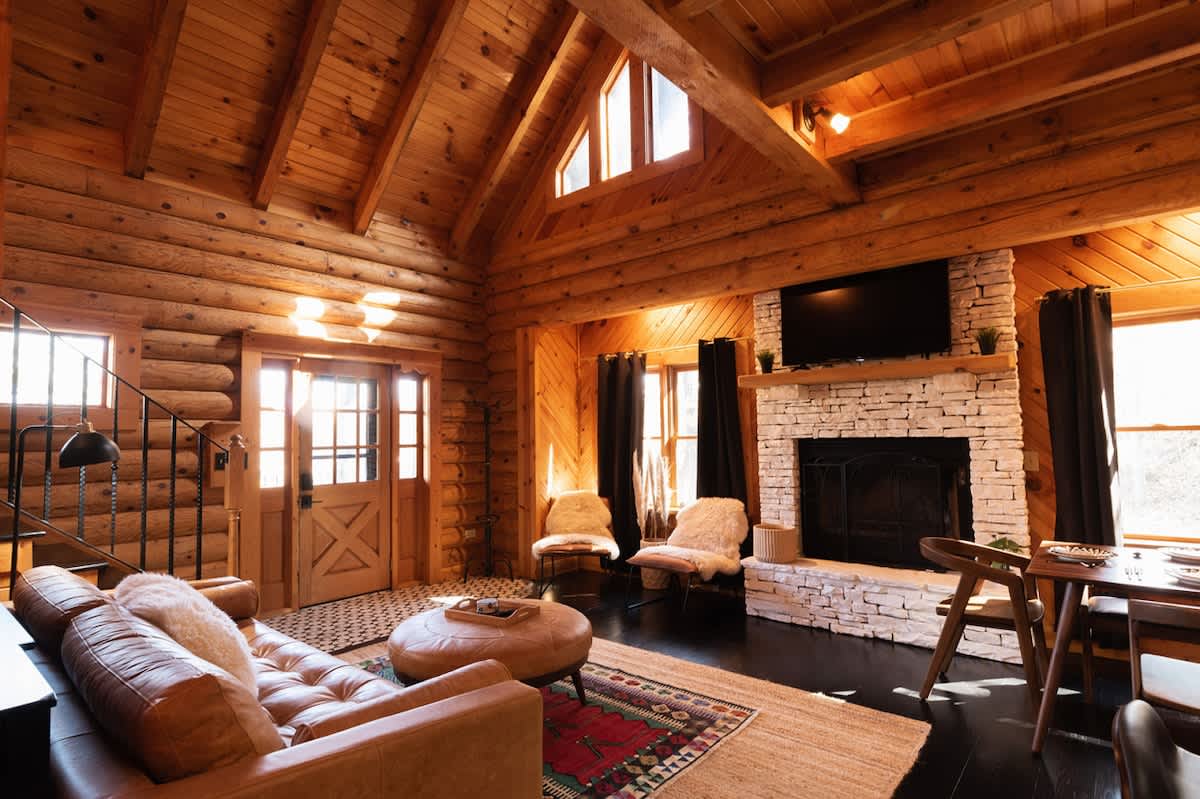 Chic Cabin w/ Fast WiFi & Fire Pit near Fun #26