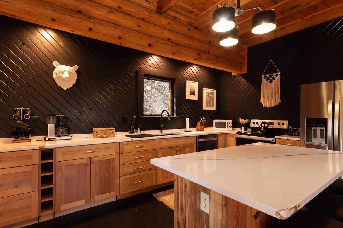 Chic Cabin w/ Fast WiFi & Fire Pit near Fun #46