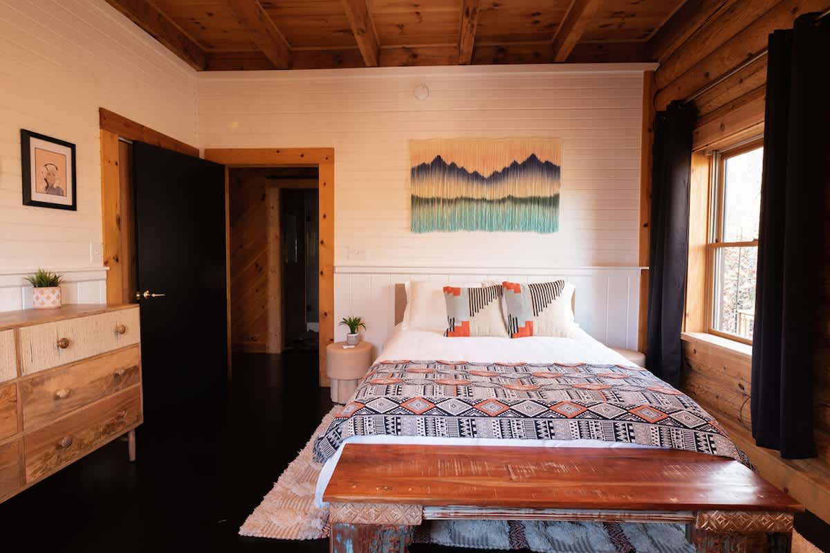 Chic Cabin w/ Fast WiFi & Fire Pit near Fun #31