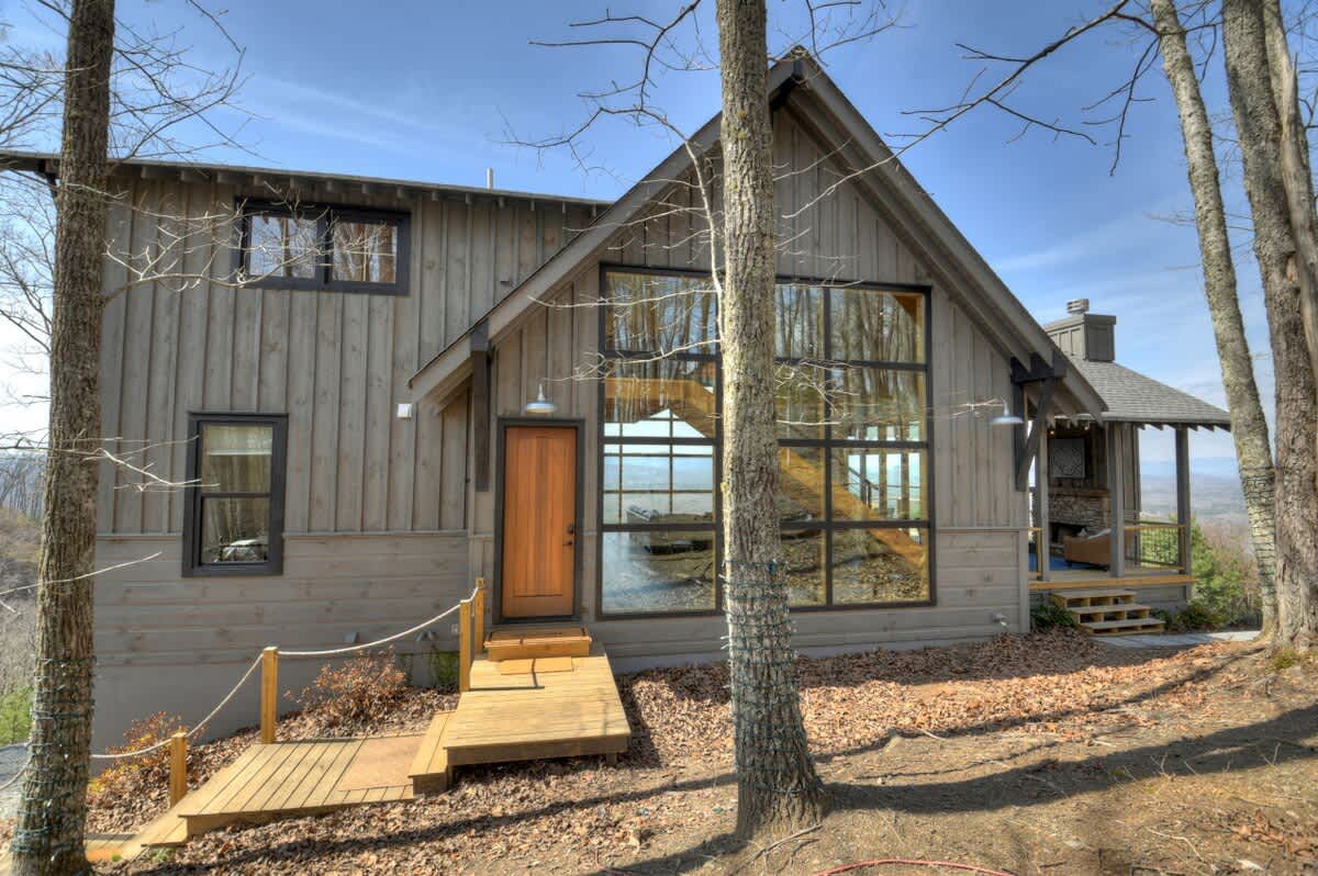 Luxury 5BR Cabin | Hot Tub & Mtn Views | Secluded #64