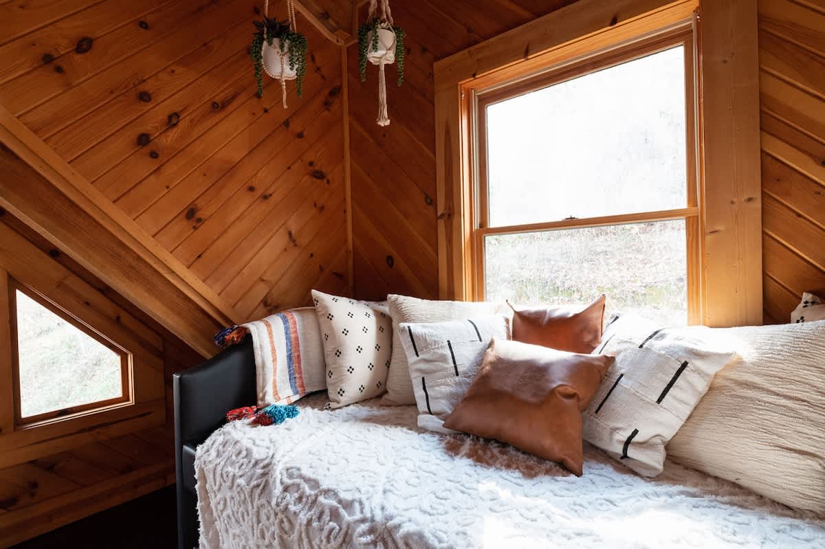 Chic Cabin w/ Fast WiFi & Fire Pit near Fun #35