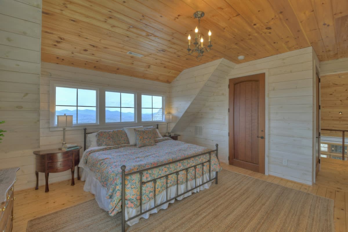 Luxury 5BR Cabin | Hot Tub & Mtn Views | Secluded #31