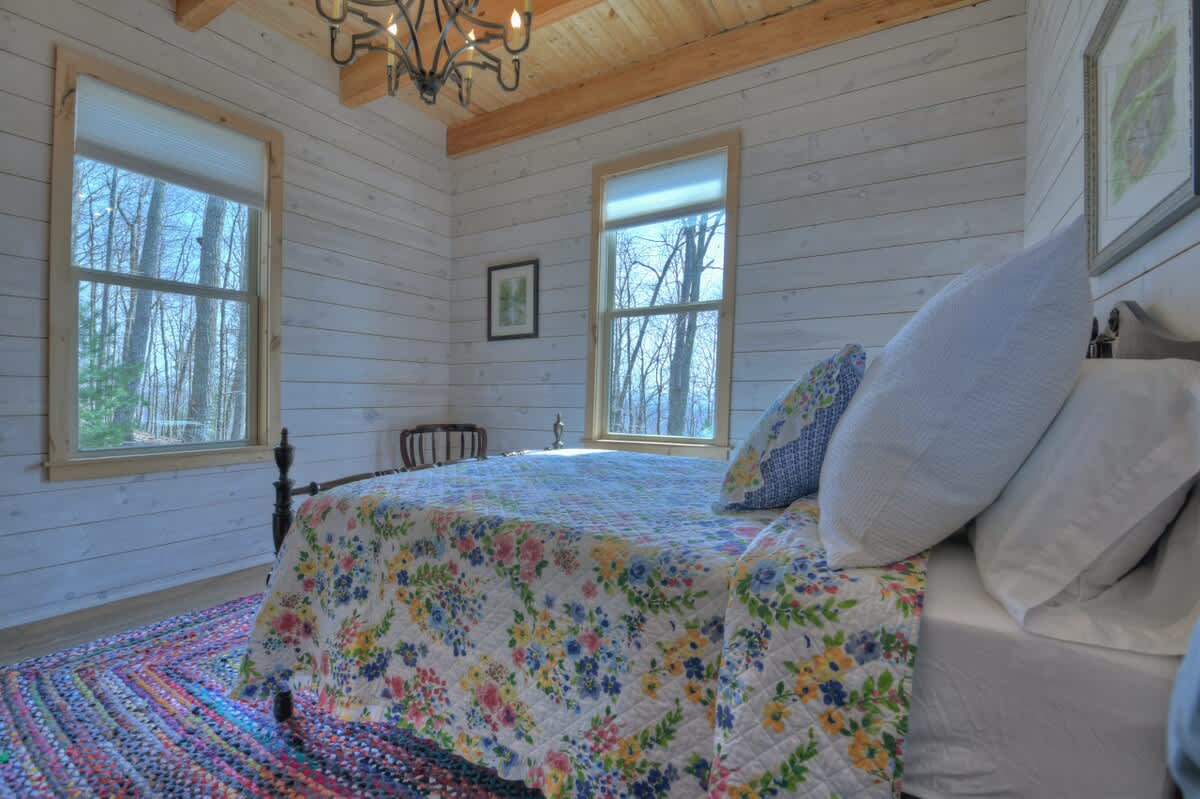 Luxury 5BR Cabin | Hot Tub & Mtn Views | Secluded #3