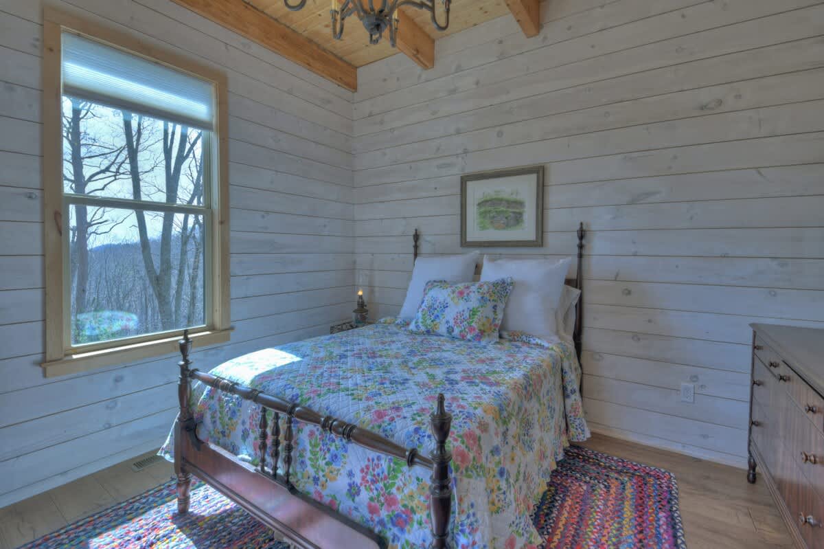 Luxury 5BR Cabin | Hot Tub & Mtn Views | Secluded #33