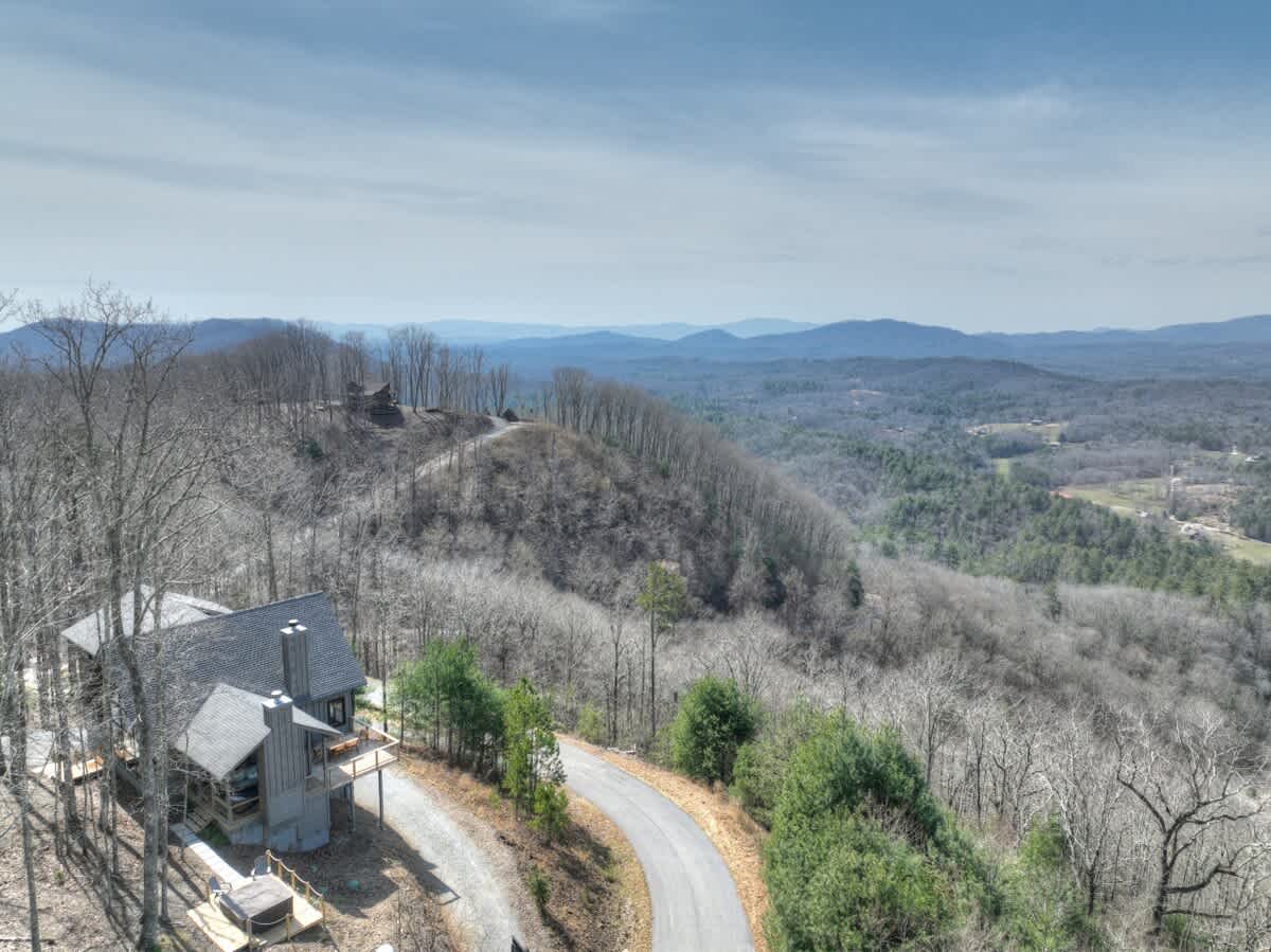 Luxury 5BR Cabin | Hot Tub & Mtn Views | Secluded #70
