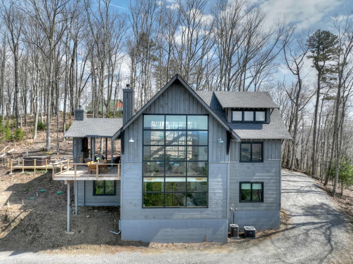 Luxury 5BR Cabin | Hot Tub & Mtn Views | Secluded #73