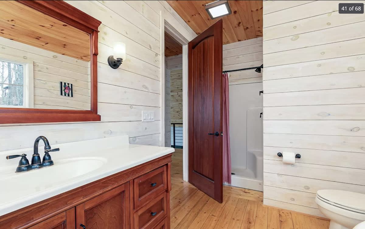 Luxury 5BR Cabin | Hot Tub & Mtn Views | Secluded #34