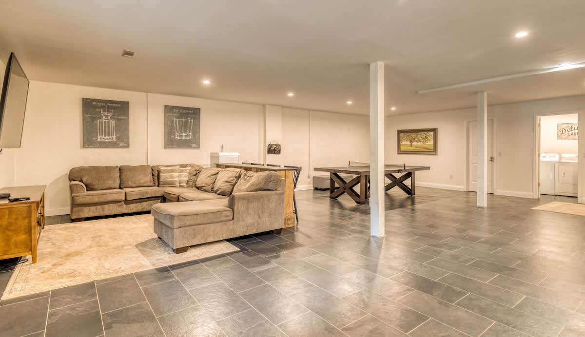 Creekfront 30-Acre Retreat • Hot Tub & Firepit #31