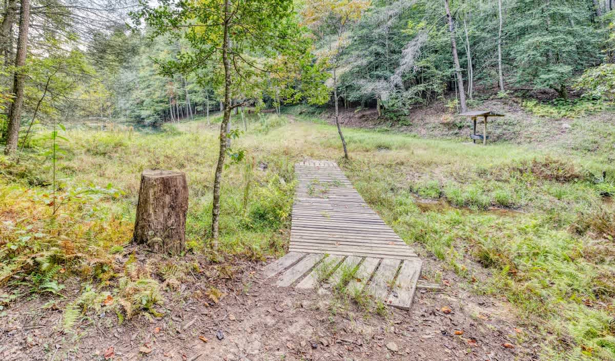 Creekfront 30-Acre Retreat • Hot Tub & Firepit #29