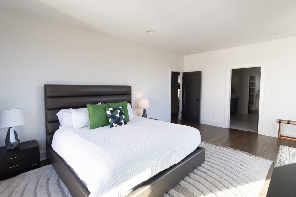 Bedroom 2 image 1