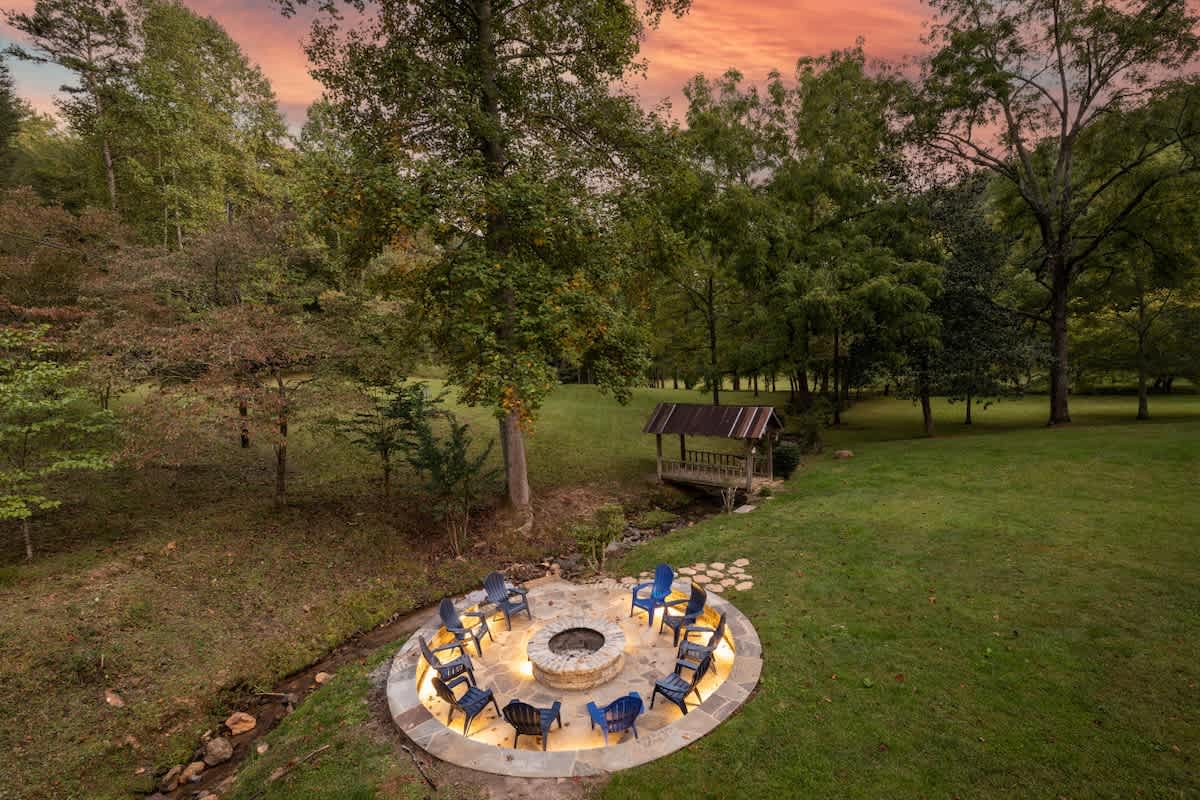 Creekfront 30-Acre Retreat • Hot Tub & Firepit #47