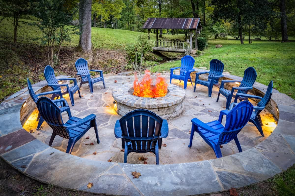 Creekfront 30-Acre Retreat • Hot Tub & Firepit #24