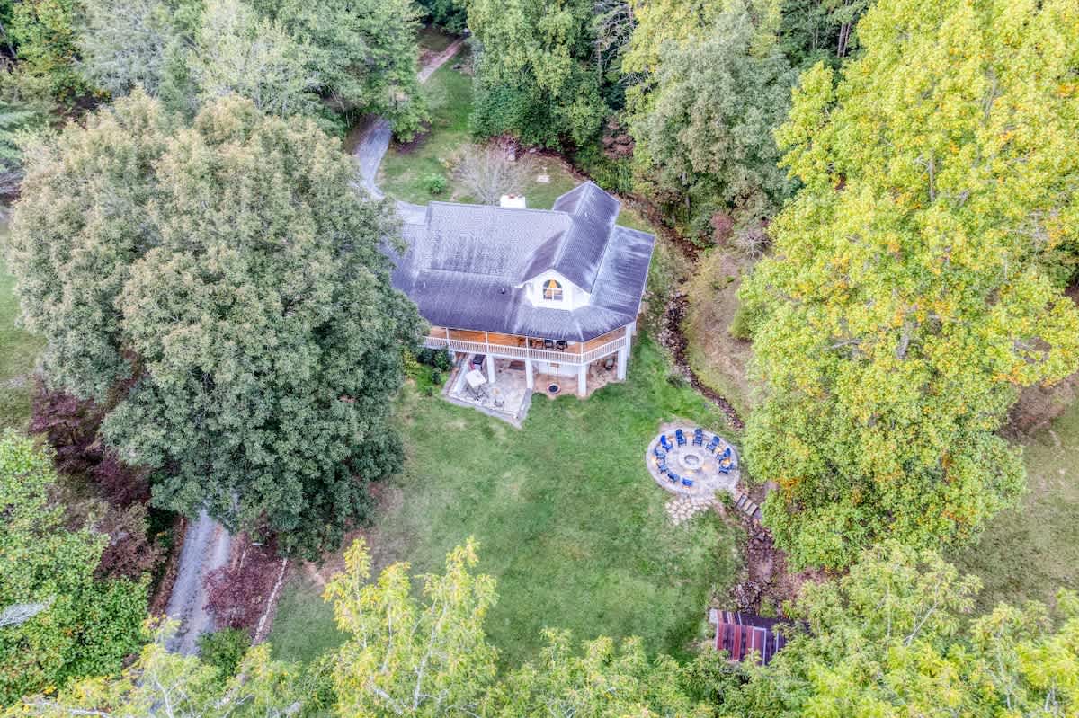 Creekfront 30-Acre Retreat • Hot Tub & Firepit #44